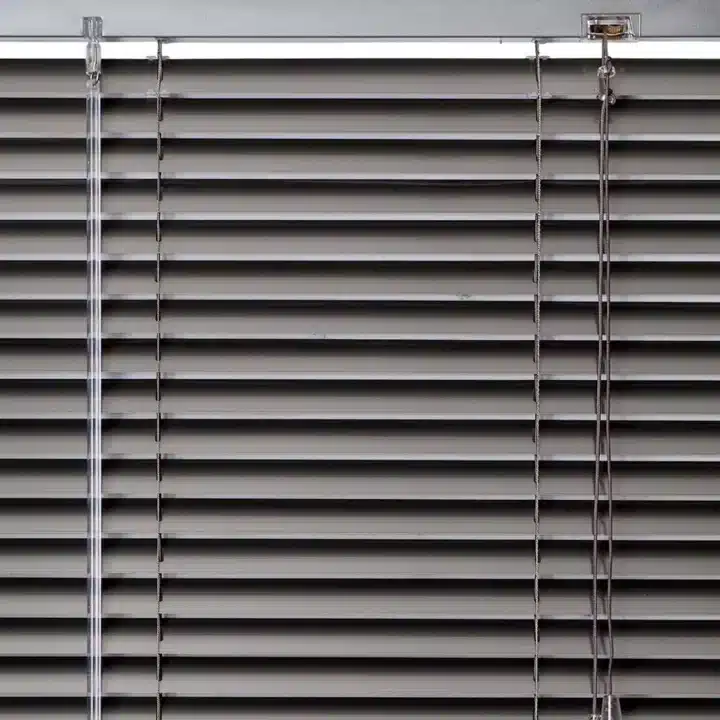 25mm Aluminium Venetian Blind - Onyx - Image 3