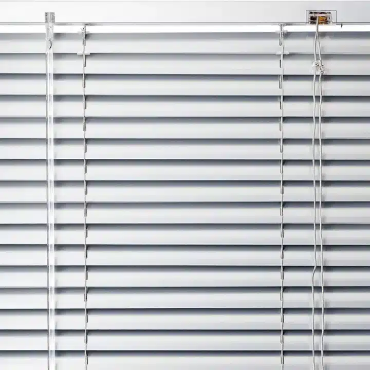 25mm Aluminium Venetian Blind - Silver - Image 3