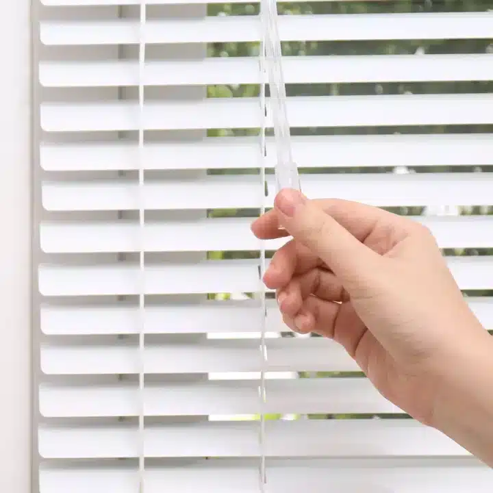 25mm Aluminium Venetian Blind - White - Image 5